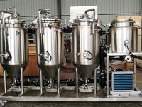How does the brewery equipment calculate the output of beer?
