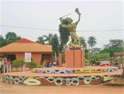 ONICHA-OLONA: A LAND OF HEROES AND HEROINES: A tale of artistes and their uncommon heritage