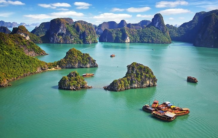 3.7 MILLION FOREIGN TOURISTS IN FOUR MONTHS (VIETNAM WELCOMED)