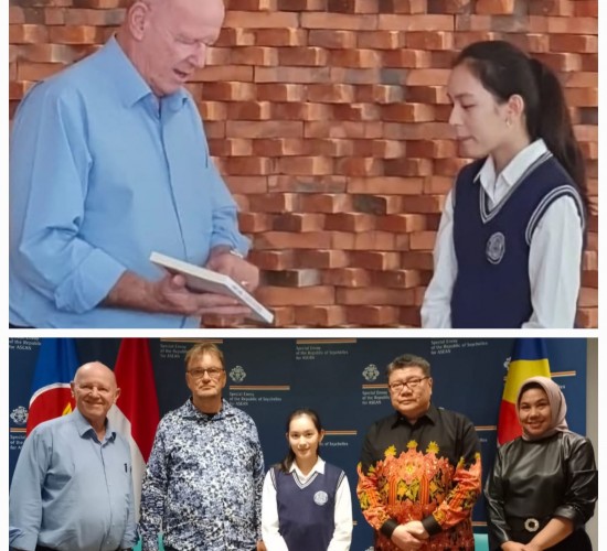 Alain St.Ange meets 17 year old Shanna Shannon, the youth Ambassador of the Republic of Indonesia and presents her with a copy of his biography 'A Life in Tourism"