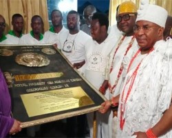 NIGERIAN YOUTHS APPOINT OONI OF IFE 'ROYAL FATHER Of THE LARGEST BLACK NATION'
